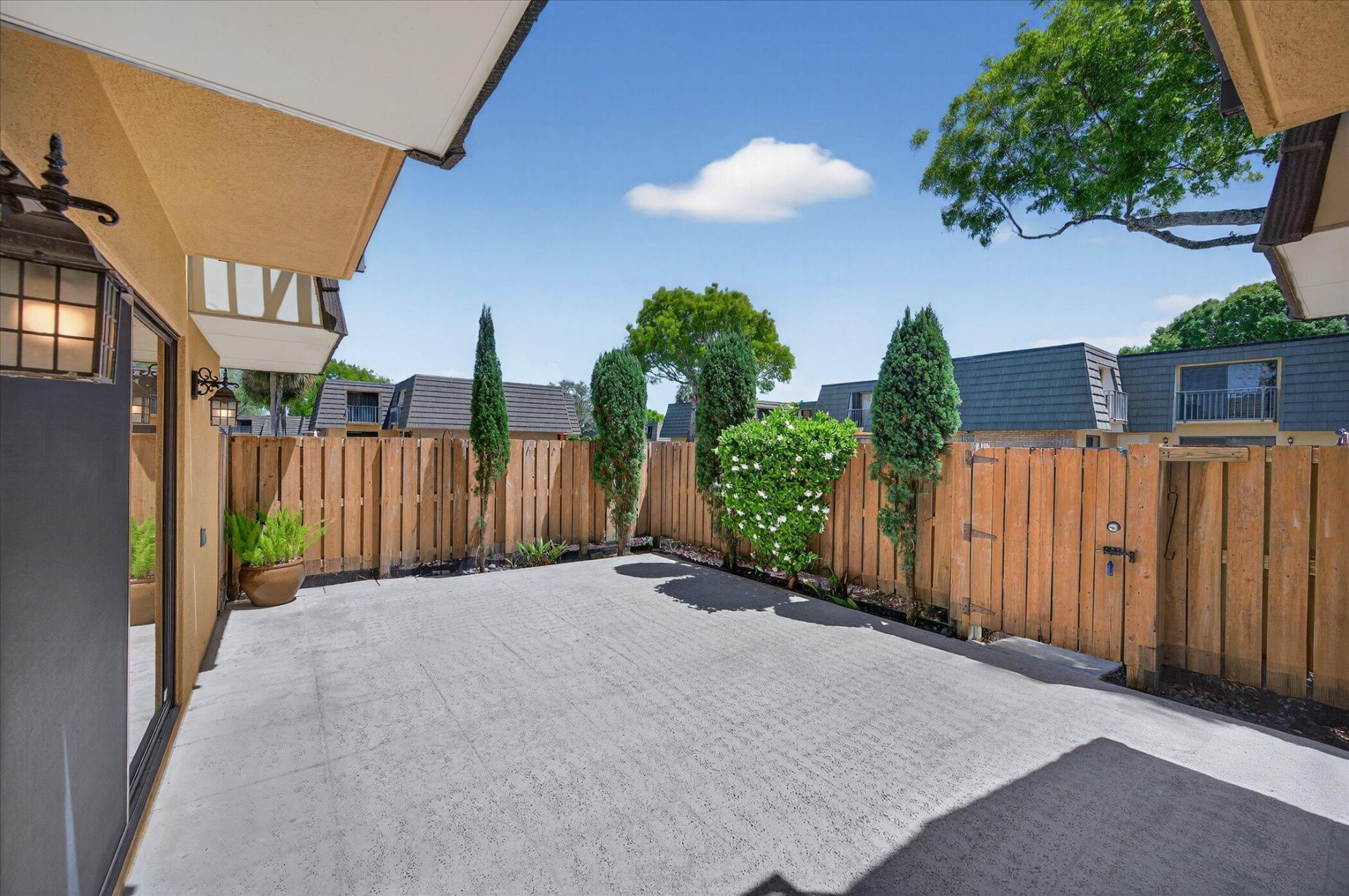 1617 16th Way, West Palm Beach, FL 33407 Photo