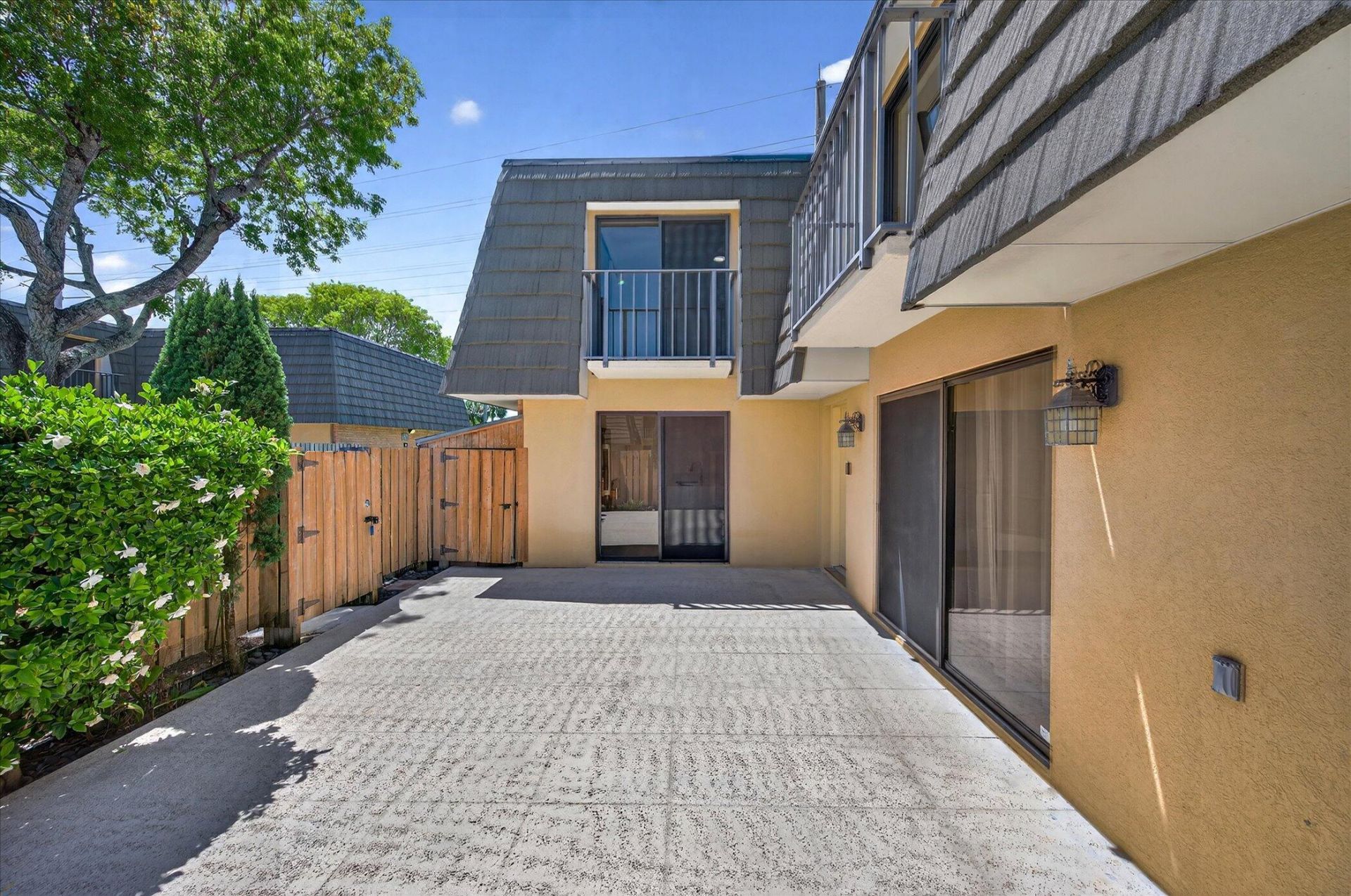 1617 16th Way, West Palm Beach, FL 33407 Photo