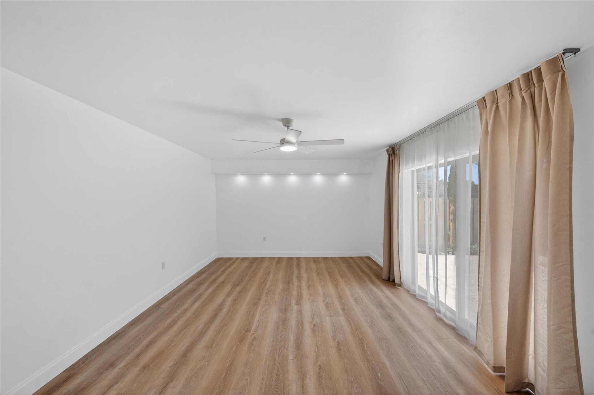 1617 16th Way, West Palm Beach, FL 33407 Photo