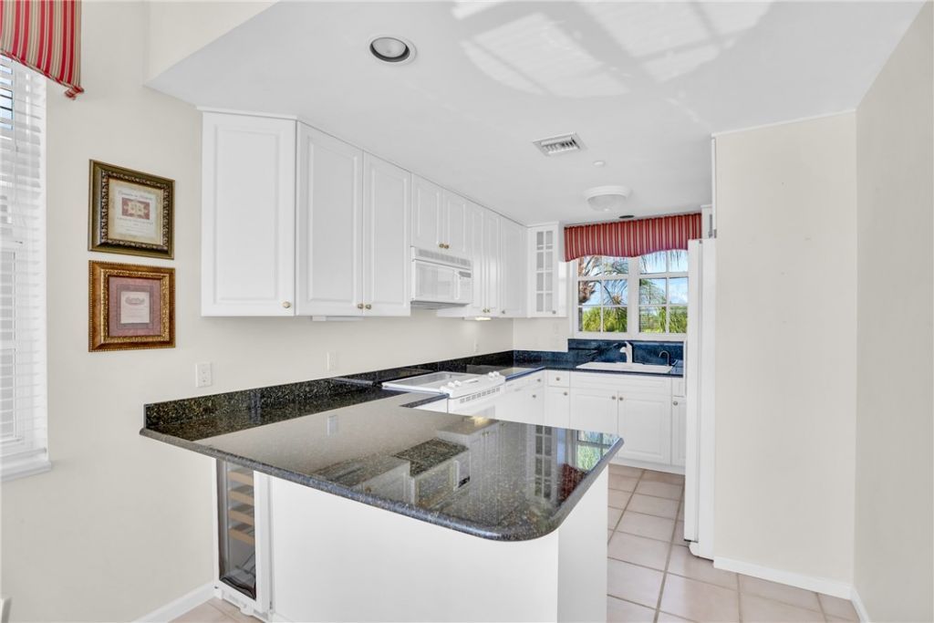 5540 N Harbor Village Drive, Unit 305, Vero Beach, FL 32967 Photo
