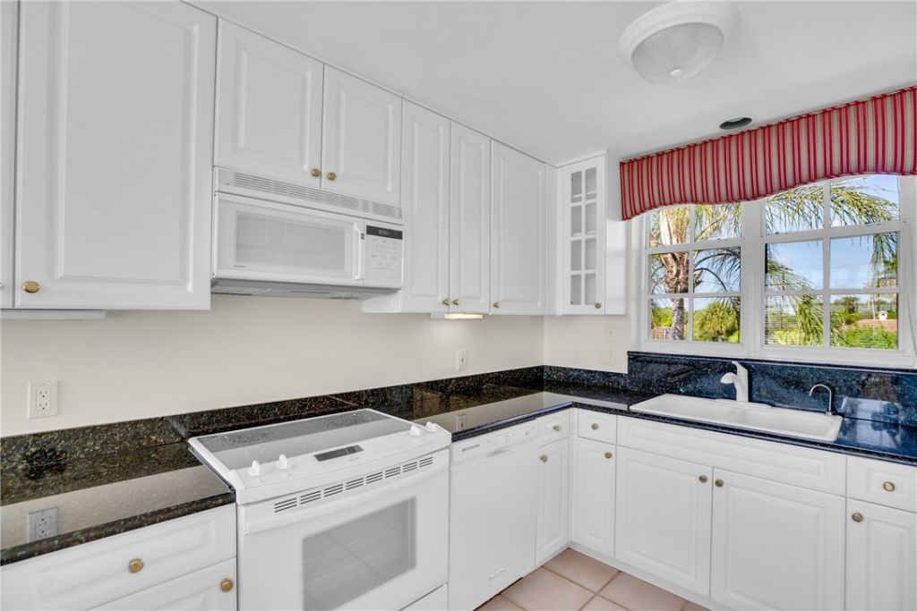 5540 N Harbor Village Drive, Unit 305, Vero Beach, FL 32967 Photo