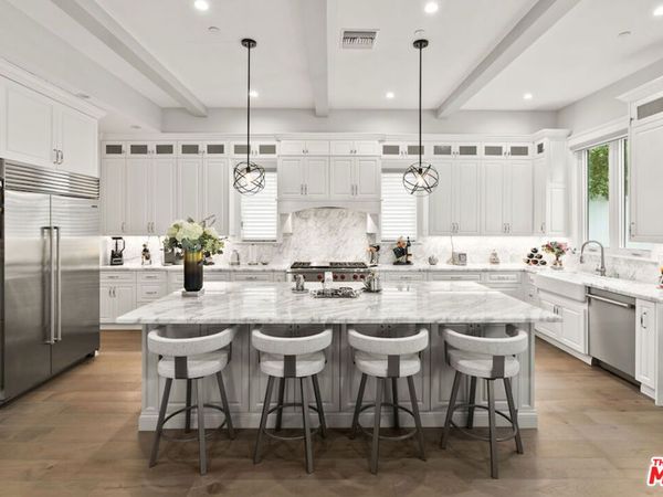 592 30th St, Manhattan Beach, CA 90266