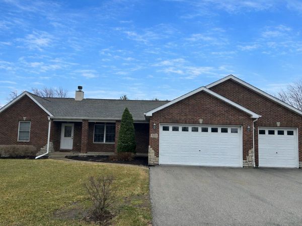 925 Tall Grass Court, Somonauk, IL 60552