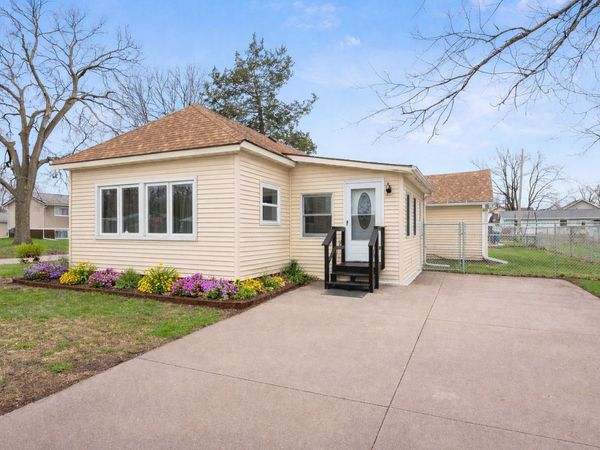 502 7th Avenue , Camanche, IA 52730