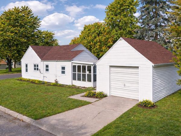 912 W 16th Street , Sterling, IL 61081