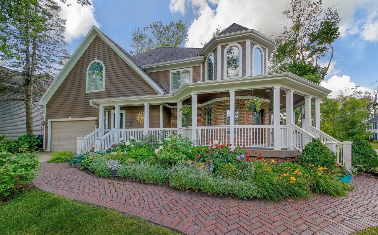 439 Hill Avenue , Glen Ellyn, IL 60137