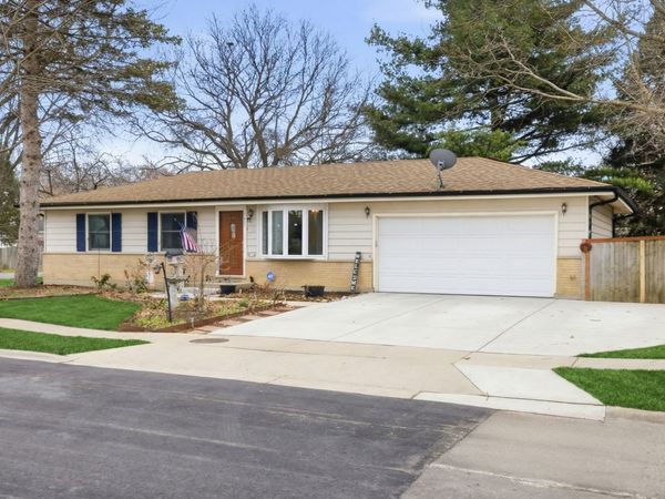 201 W Streamwood Boulevard , Streamwood, IL 60107