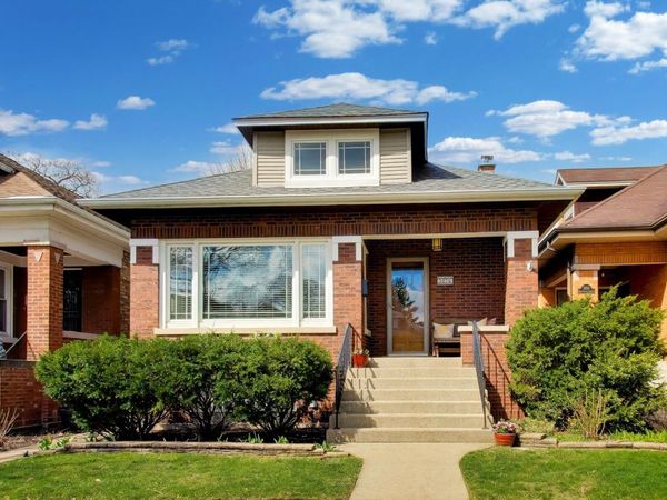 5814 N Sacramento Avenue , Chicago, IL 60659