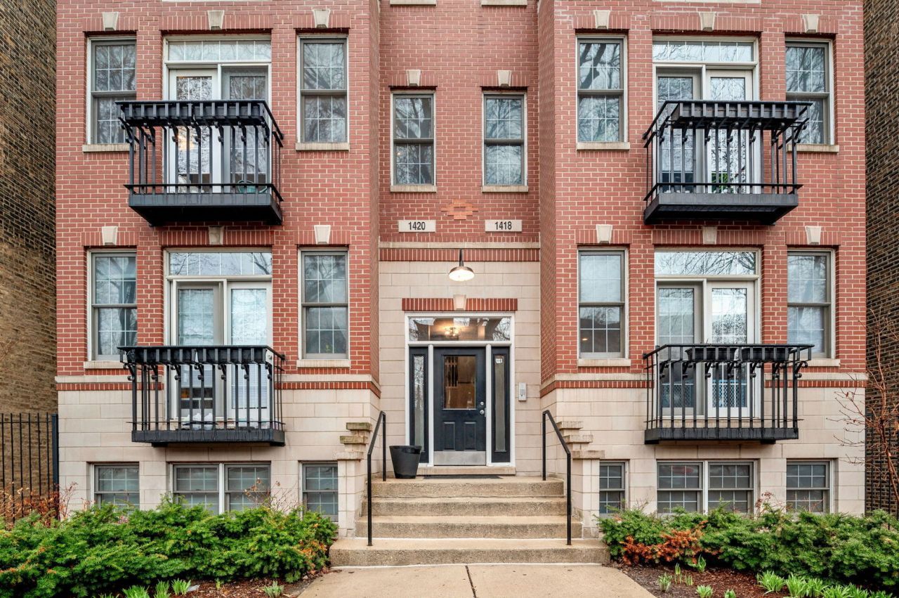 1420 W Hollywood Avenue, Unit 2, Chicago, IL 60660 Main Photo