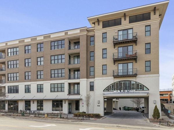 940 Maple Avenue, Unit 207, Downers Grove, IL 60515