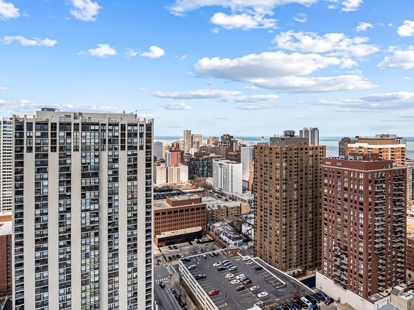 111 W Maple Street , Unit 3305, Chicago, IL 60610