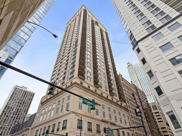 10 E Delaware Place, Unit 9C, Chicago, IL 60611