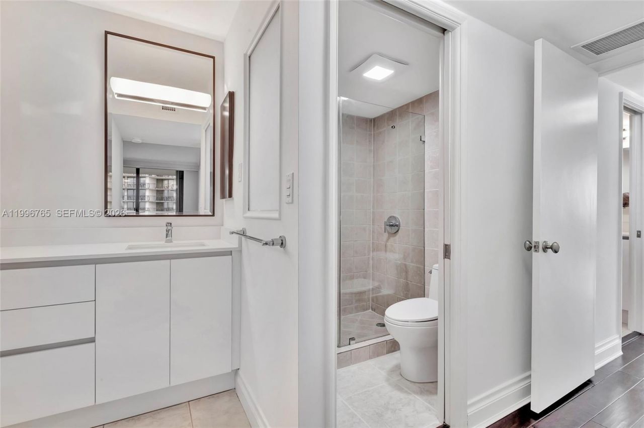 2901 S Bayshore Dr, Unit 16G, Miami, FL 33133 Photo