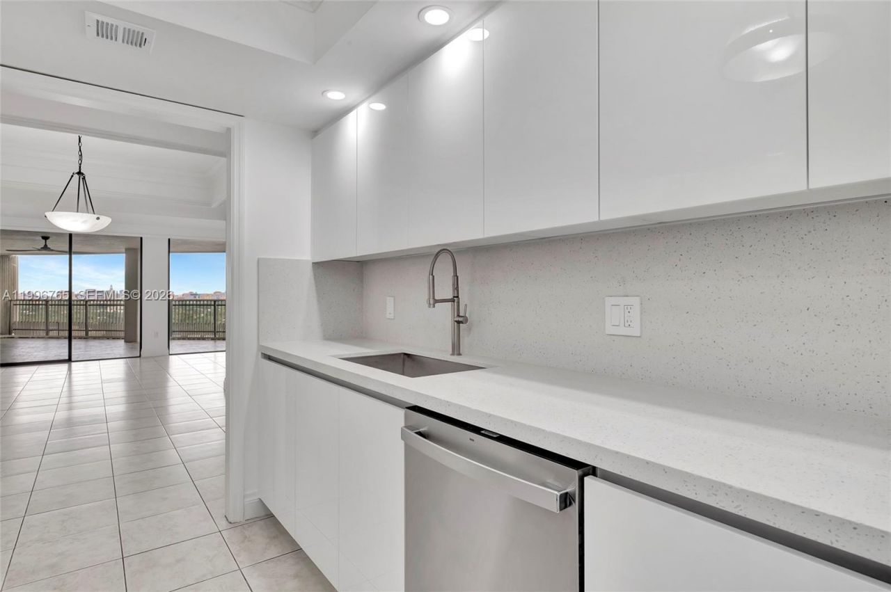 2901 S Bayshore Dr, Unit 16G, Miami, FL 33133 Photo