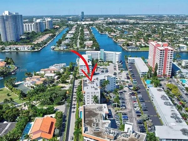 3181 S Ocean Dr , Unit 306 W, Hallandale Beach, FL 33009