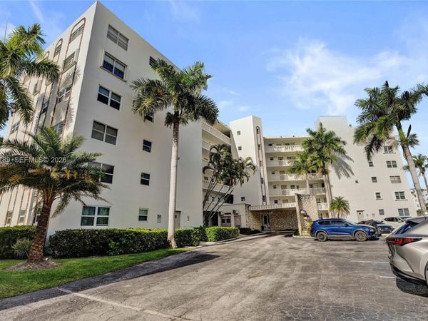 3181 S Ocean Dr, Unit 306 W, Hallandale Beach, FL 33009