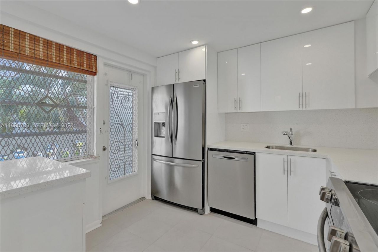 3181 S Ocean Dr, Unit 306 W, Hallandale Beach, FL 33009 Photo