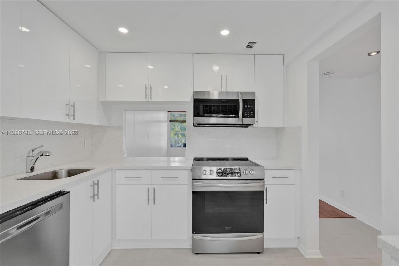 3181 S Ocean Dr, Unit 306 W, Hallandale Beach, FL 33009 Photo