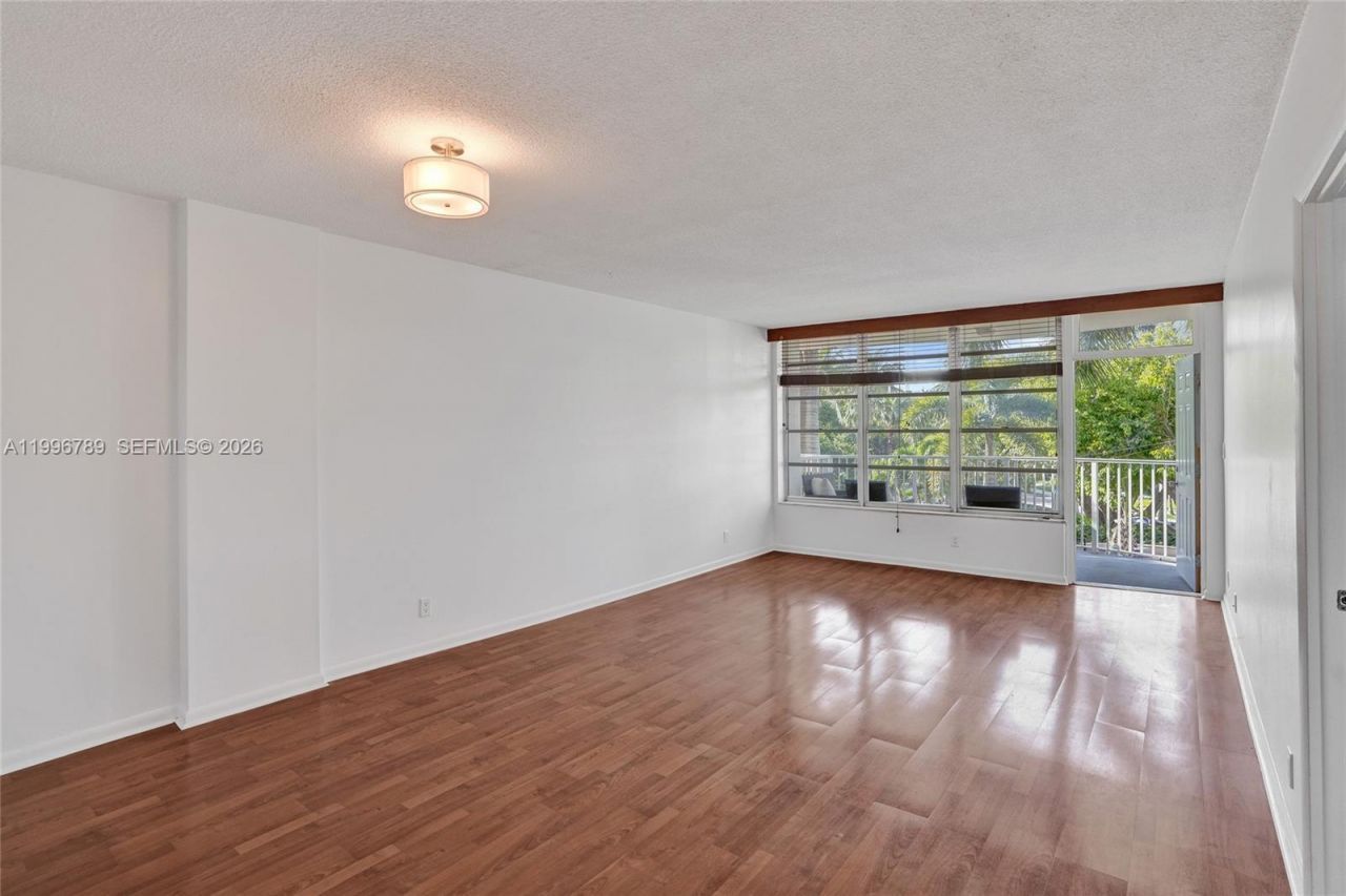 3181 S Ocean Dr, Unit 306 W, Hallandale Beach, FL 33009 Photo