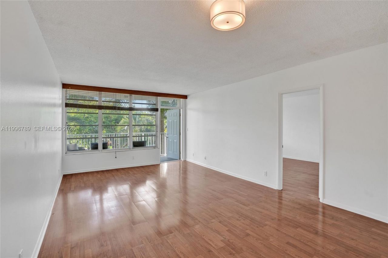 3181 S Ocean Dr, Unit 306 W, Hallandale Beach, FL 33009 Photo