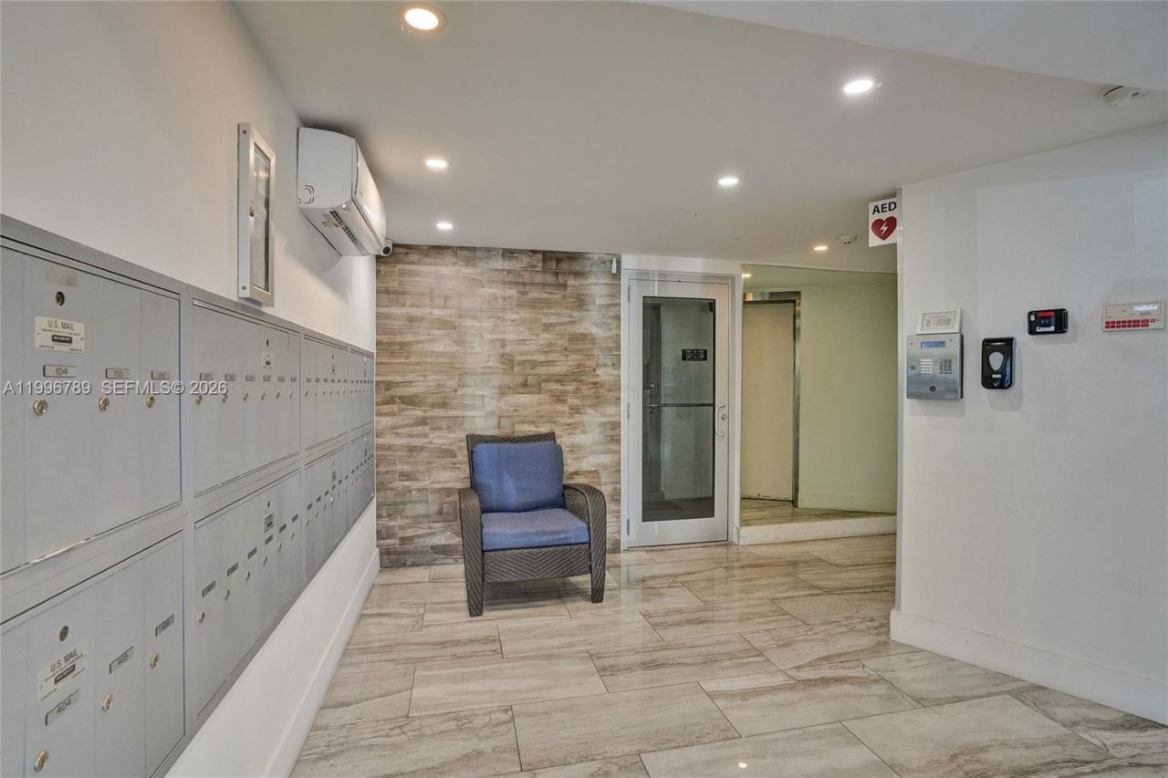 3181 S Ocean Dr, Unit 306 W, Hallandale Beach, FL 33009 Photo