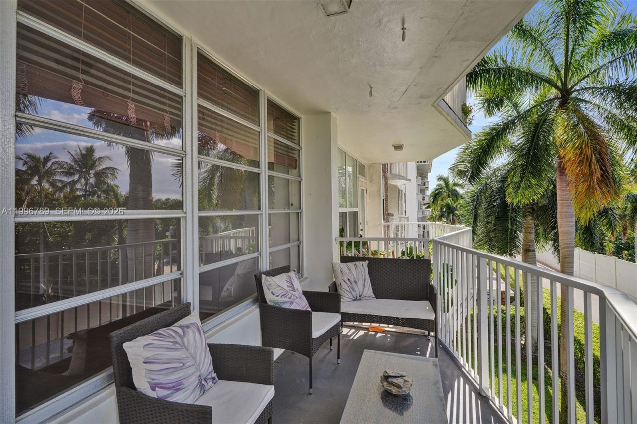 3181 S Ocean Dr, Unit 306 W, Hallandale Beach, FL 33009 Photo