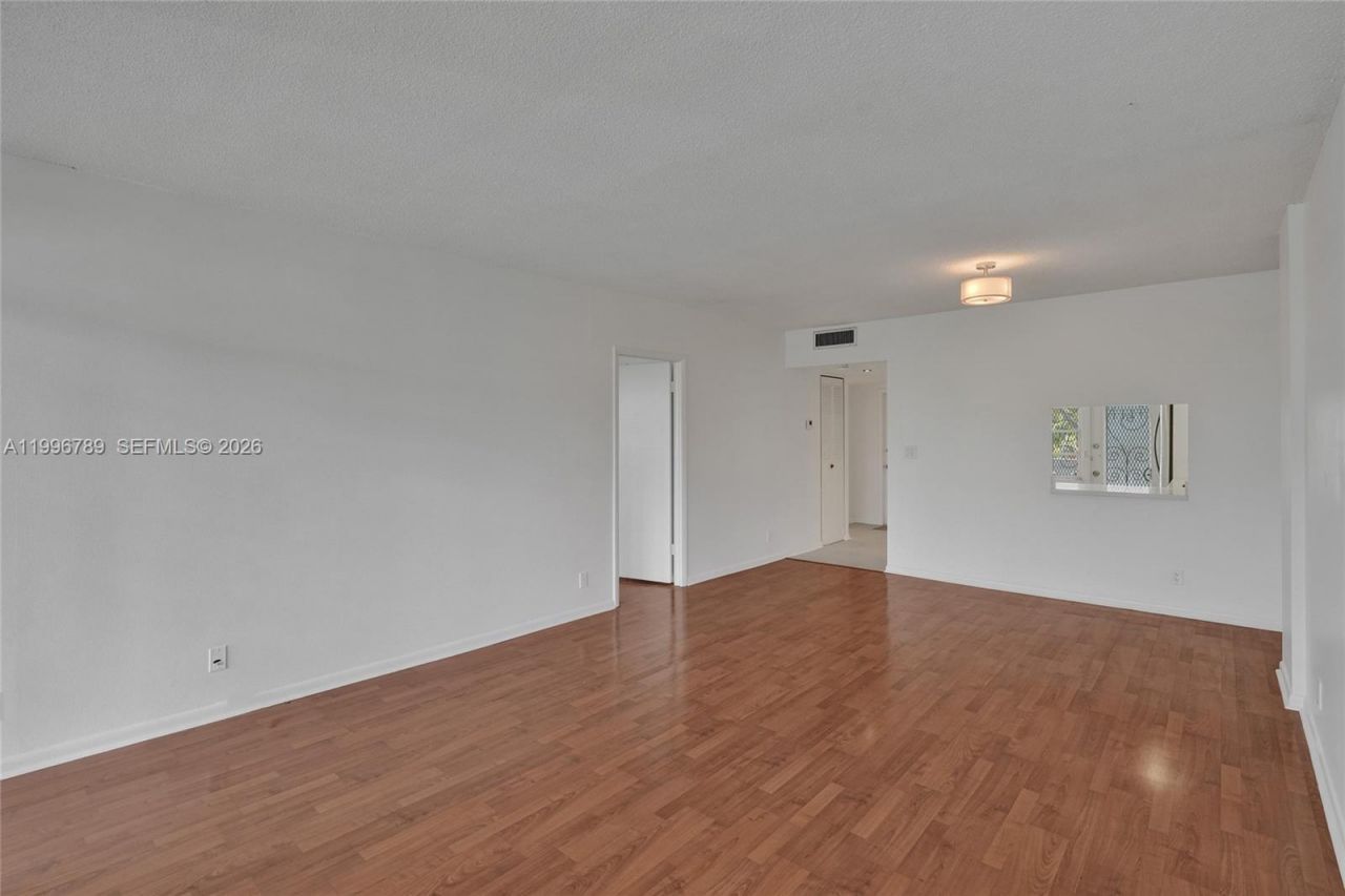 3181 S Ocean Dr, Unit 306 W, Hallandale Beach, FL 33009 Photo