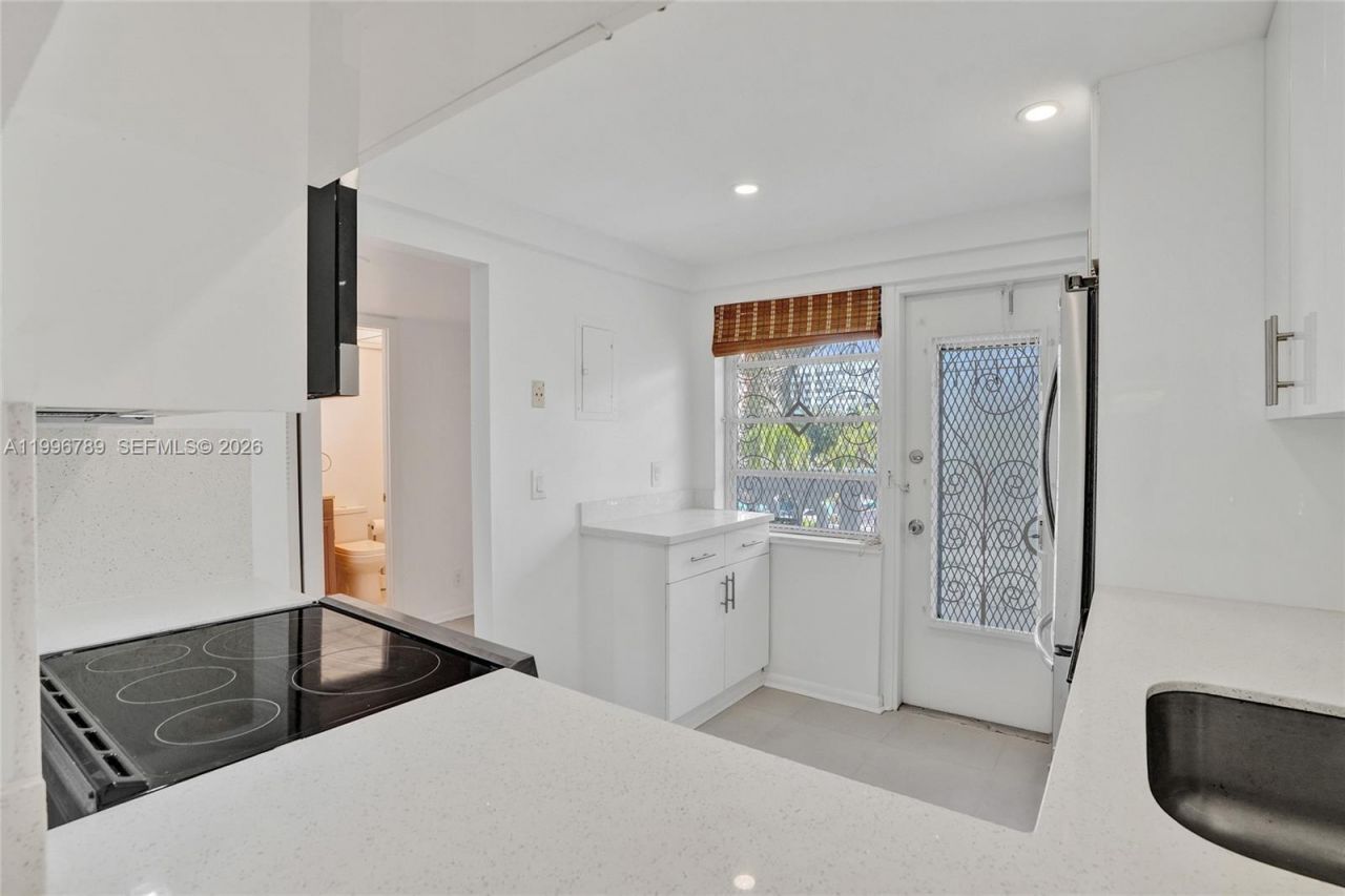 3181 S Ocean Dr, Unit 306 W, Hallandale Beach, FL 33009 Photo