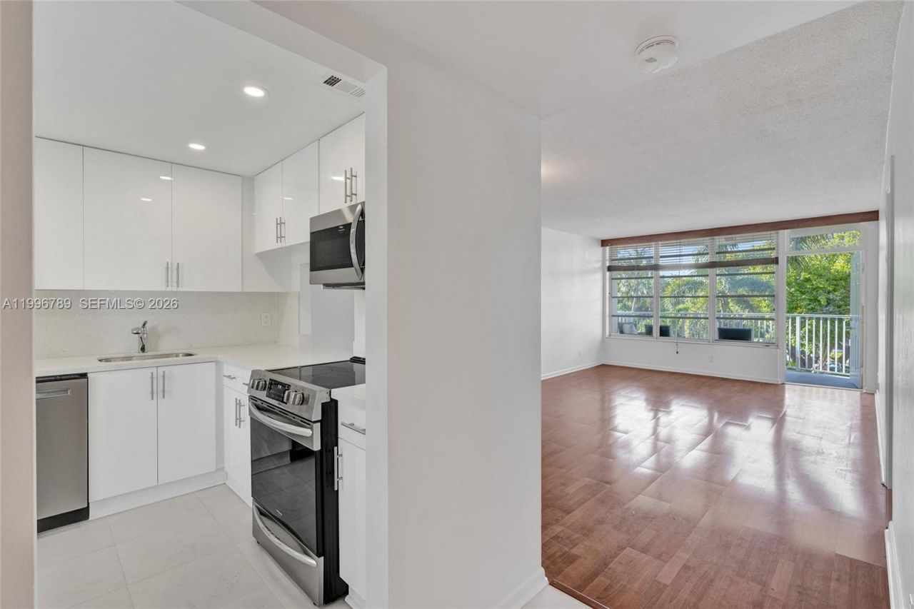 3181 S Ocean Dr, Unit 306 W, Hallandale Beach, FL 33009 Photo