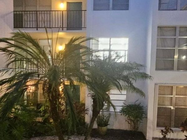 6901 Cypress Rd , Unit B17, Plantation, FL 33317