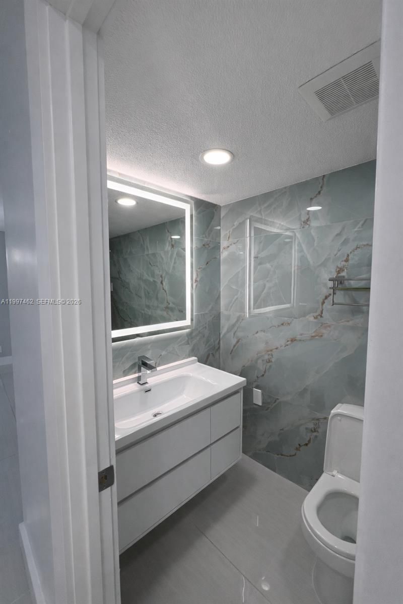 6901 Cypress Rd, Unit B17, Plantation, FL 33317 Photo