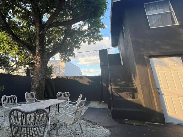 21 NE 53 ST, Miami, FL 33137