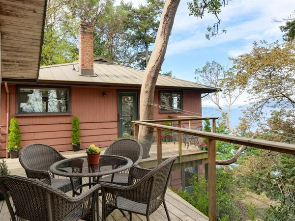 618 Lands End Rd, North Saanich, BC V8L 5K9