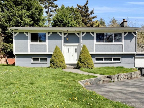 1418 McKenzie Ave , Saanich, BC V8N 1A1