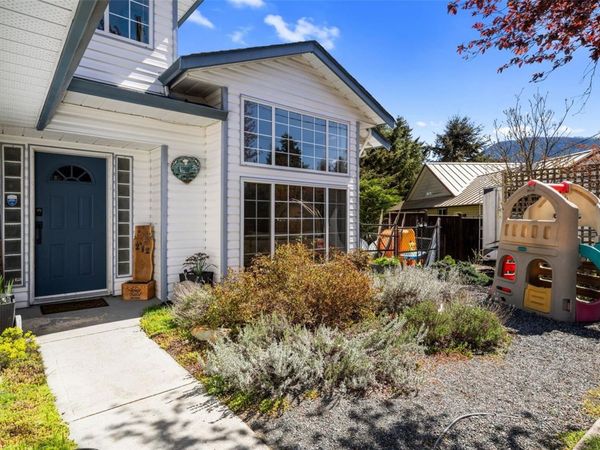 212 Cowichan Ave E, Lake Cowichan, BC V0R 2G0