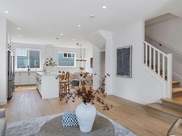 10145 Fifth St, Unit 4, Sidney, BC V8L 2X8