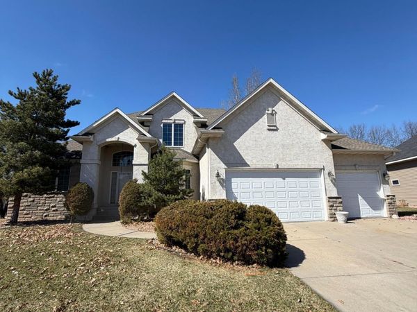 8304 9th Street N, Oakdale, MN 55128