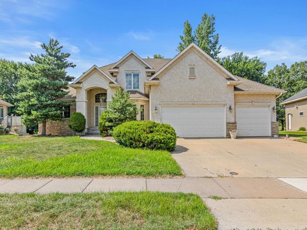 8304 9th Street N, Oakdale, MN 55128