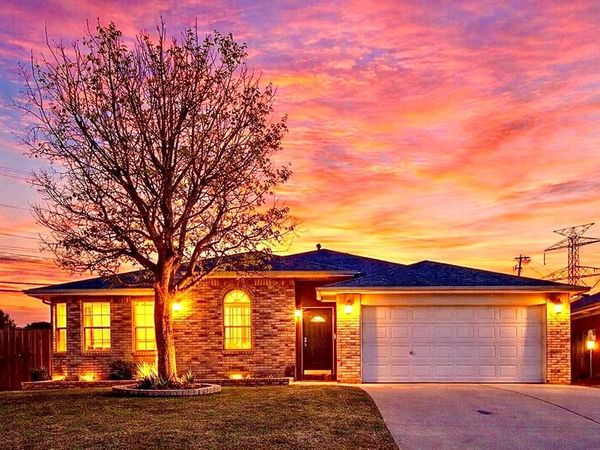 10604 Cobblestone Drive, Benbrook, TX 76126