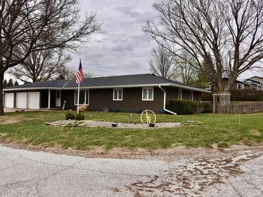 717 SCHUEMAN Court, OAKLAND, IA 51560