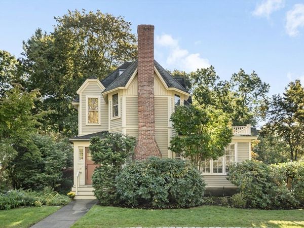 284 Lake Ave, Newton, MA 02461