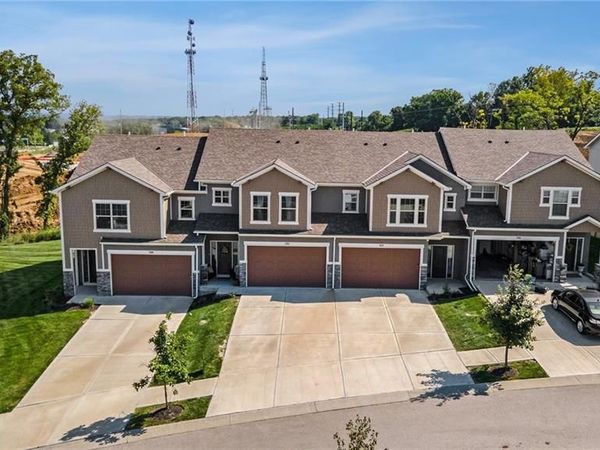 7301 Aaron Street, Parkville, MO 64152