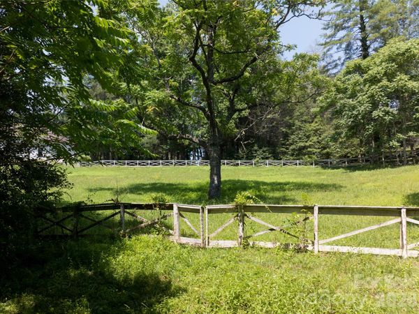 34 Oak Gate Drive, Hendersonville, NC 28739