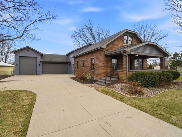1881 W Main St, Little Chute, WI 54911