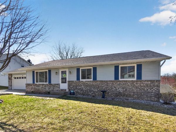 17 Hidden Creek VIEW, Hartford, WI 53027