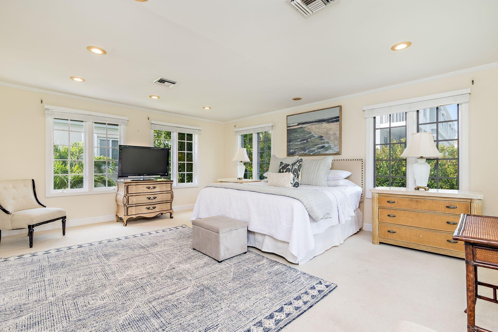 155 Peruvian Avenue, Palm Beach, FL 33480 Photo