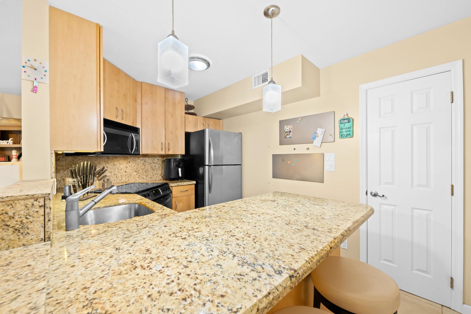 95 N Birch Road, Unit 304, Fort Lauderdale, FL 33304 Photo