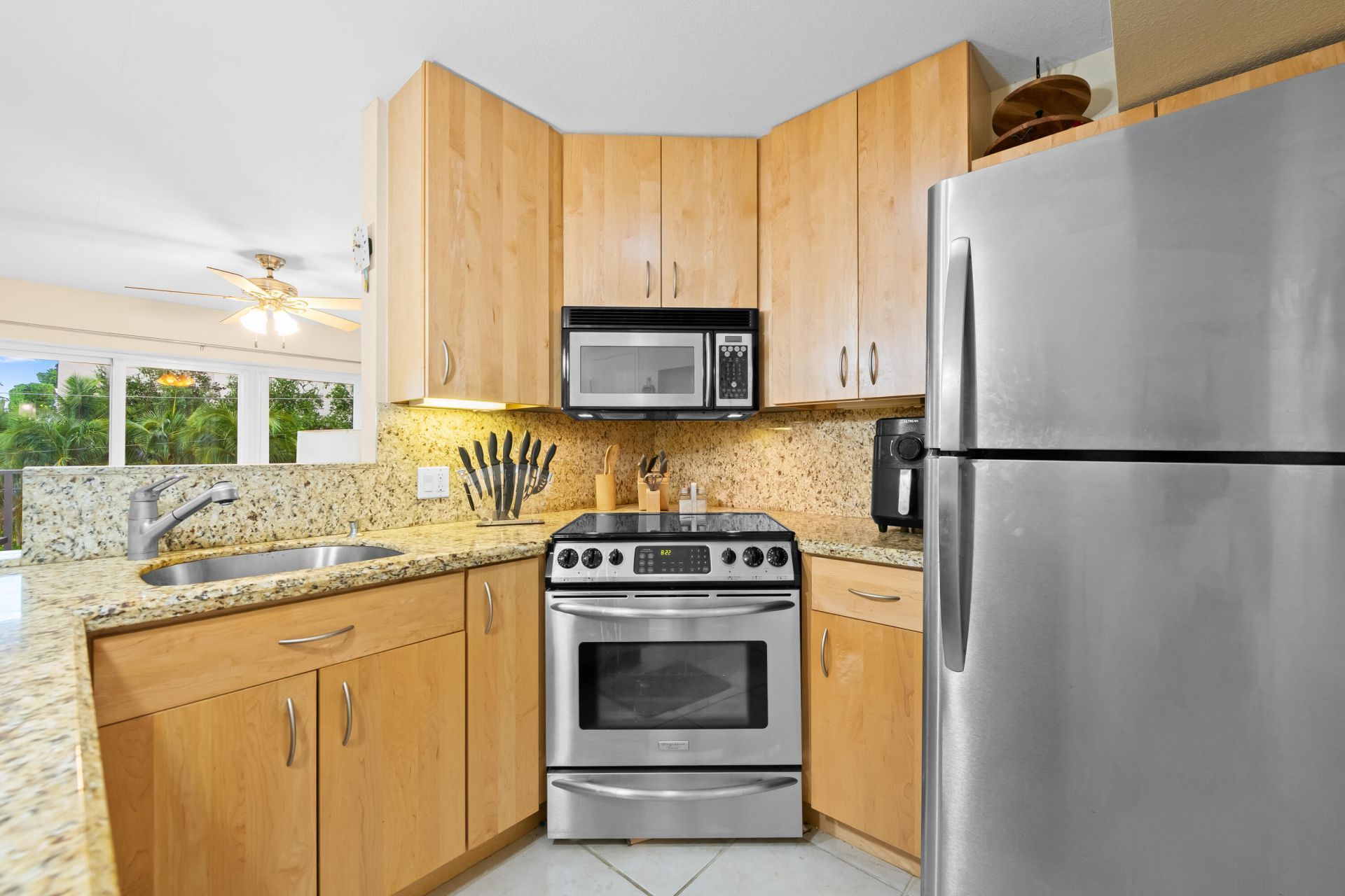 95 N Birch Road, Unit 304, Fort Lauderdale, FL 33304 Photo