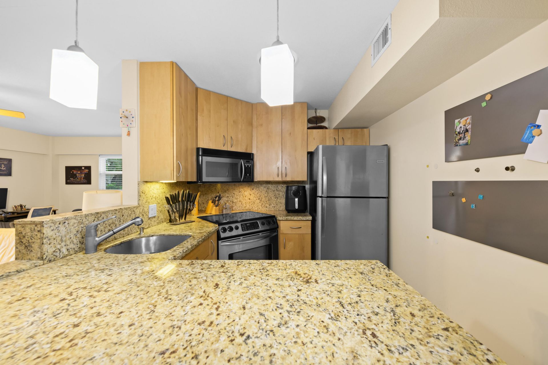 95 N Birch Road, Unit 304, Fort Lauderdale, FL 33304 Photo