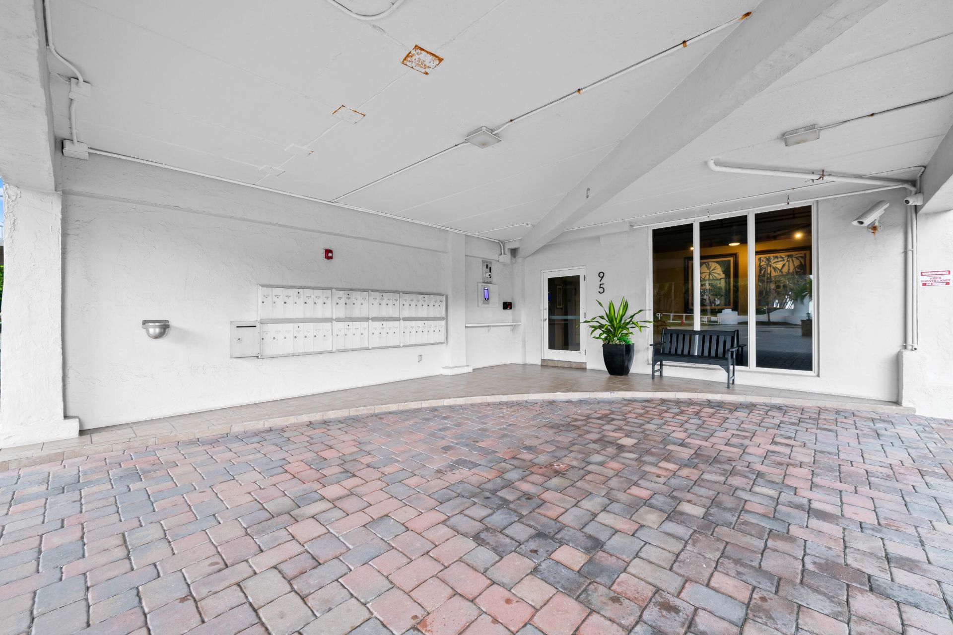 95 N Birch Road, Unit 304, Fort Lauderdale, FL 33304 Photo